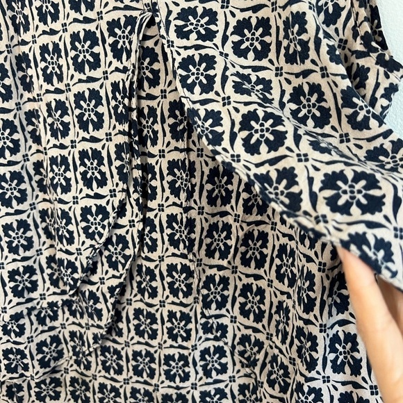 Fenn Wright Manson Printed sleeveless layered top size L Abstract Beachy - Picture 3 of 6